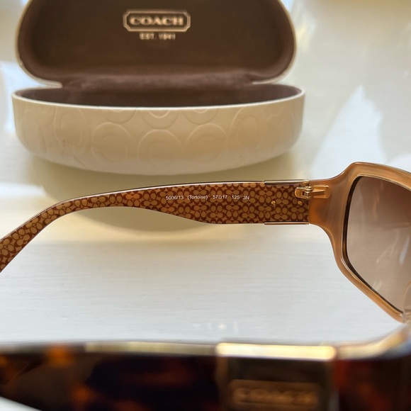 Brown Tortoise Shell Coach Sunglasses. Like new! With white hard Coach case incl - Picture 12 of 12